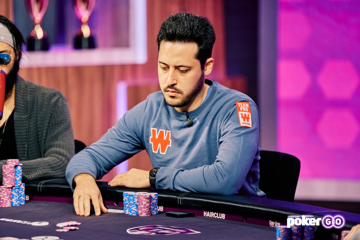 Mateos hraje Foto: PokerGO Cup 2023 na PokerGo.com