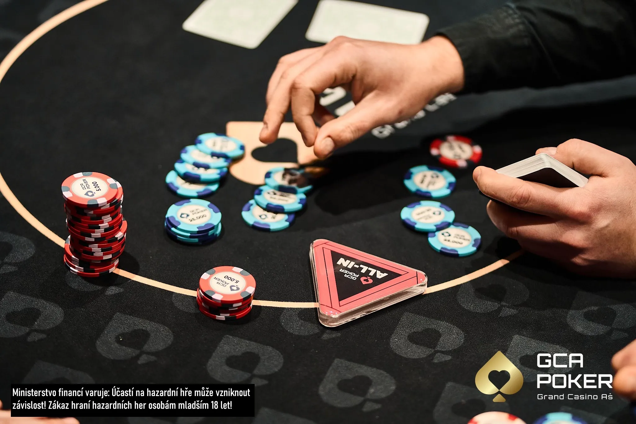 grand casino aš, poker stůl a karty