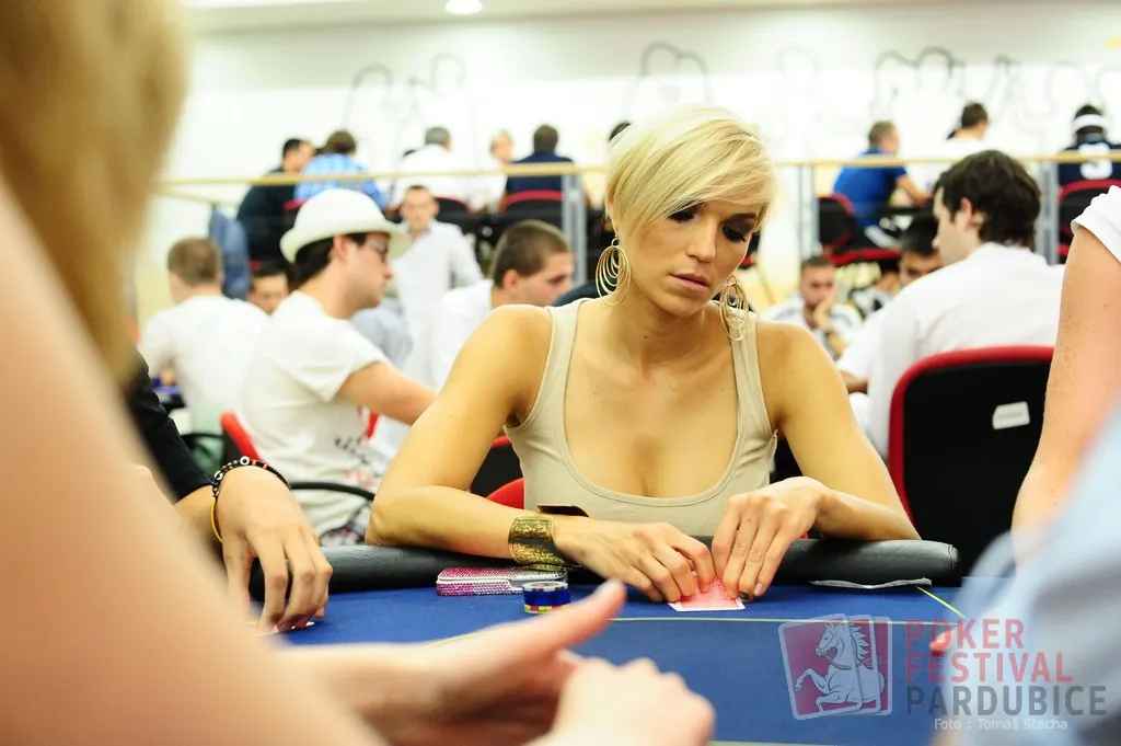 hana maslikova poker