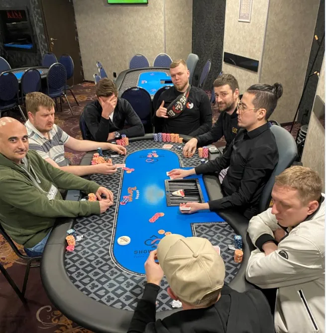 showdown poker club