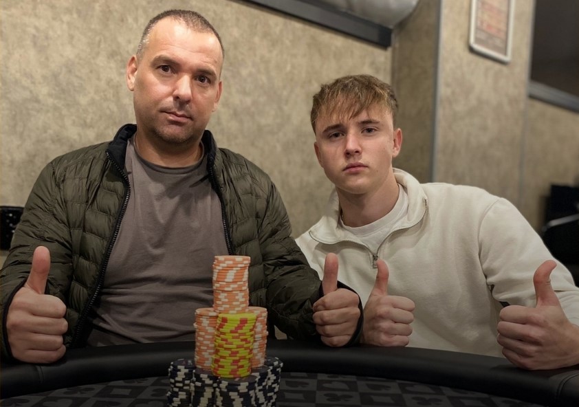 poker table showdown