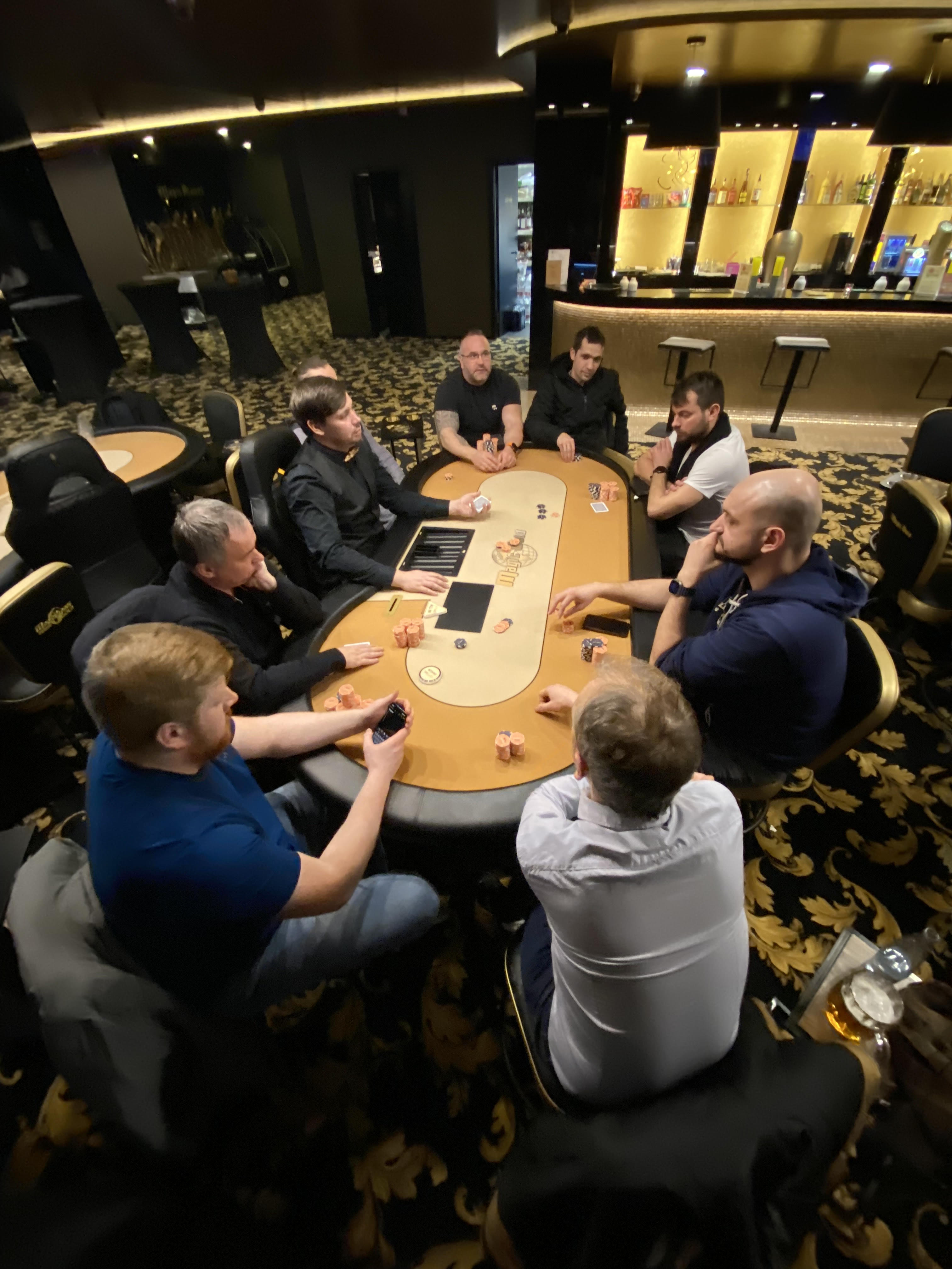 showdown poker club chodov