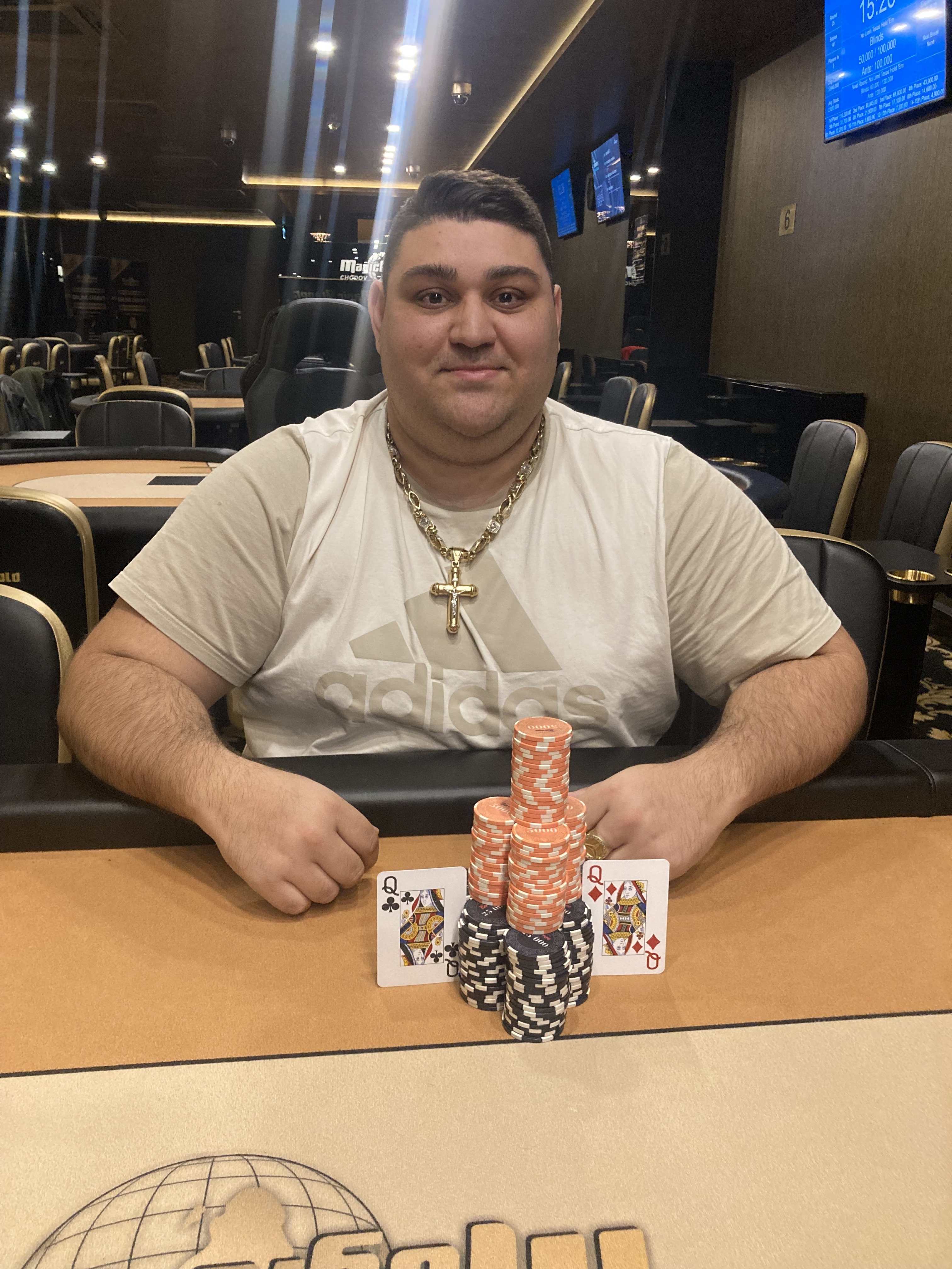 1/2 milion poker showdown poker club v&iacute;těz