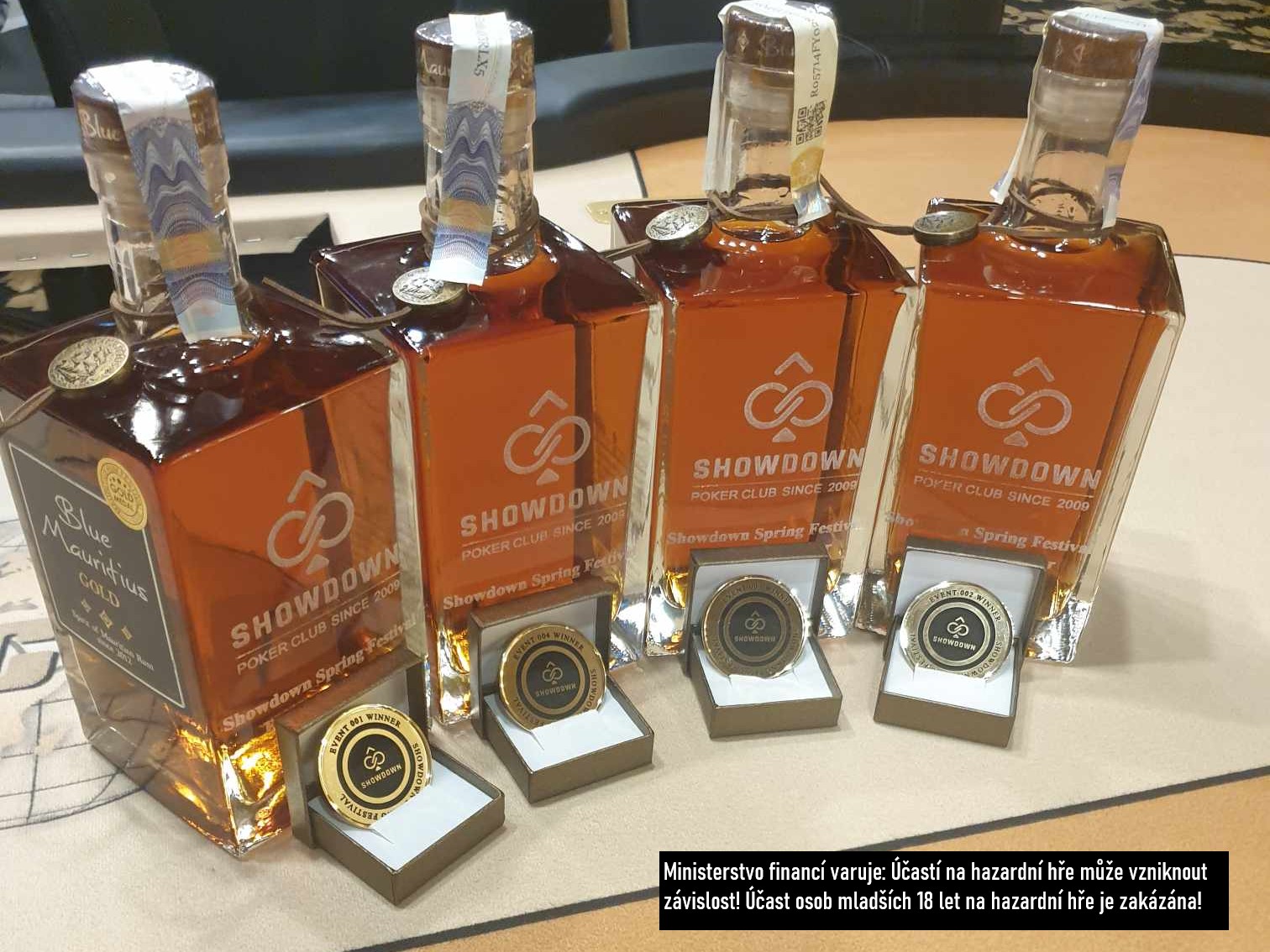 obr&aacute;zek se speci&aacute;ln&iacute;mi trofejemi poker s&eacute;rie Showdown Spring Series