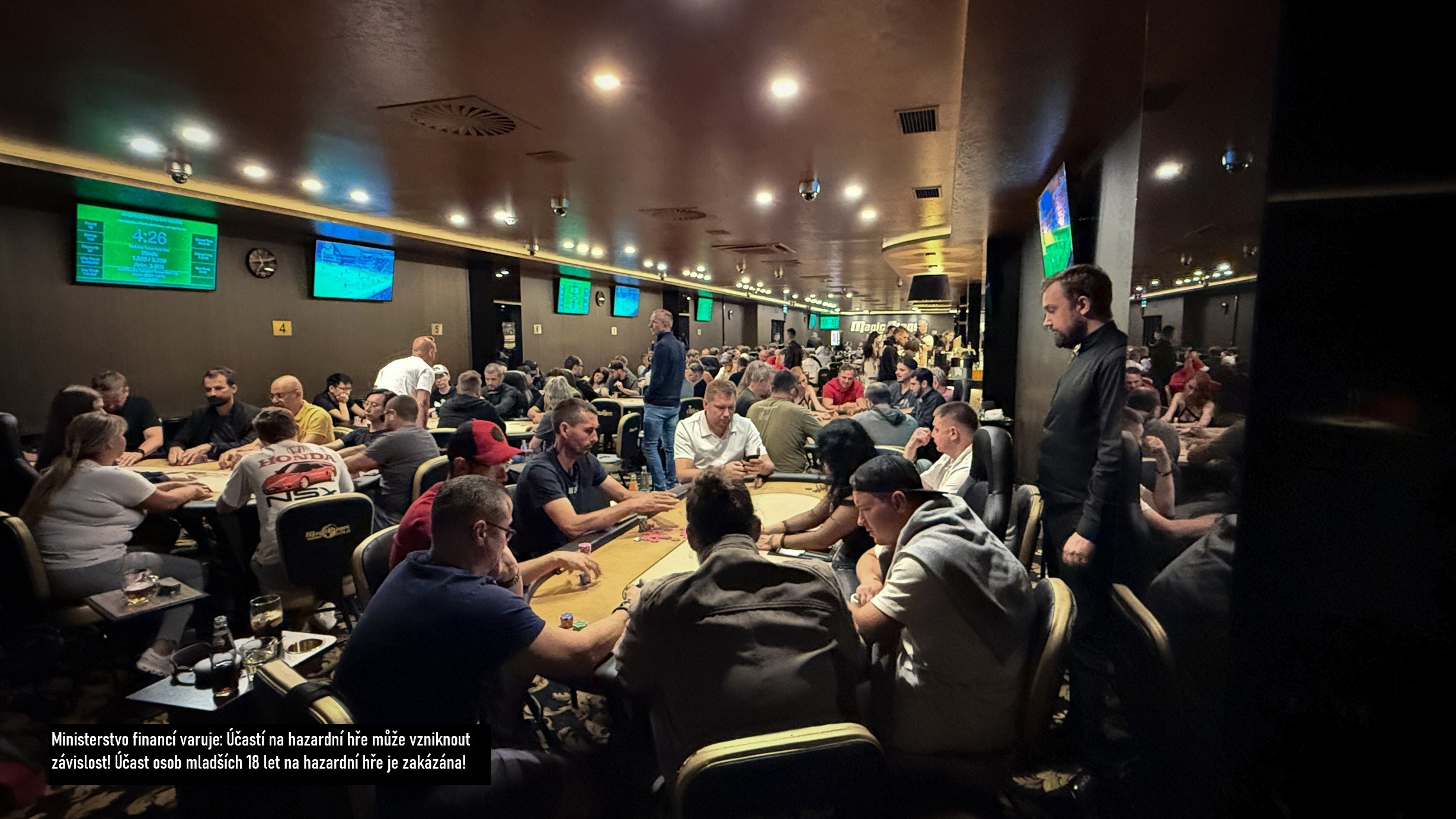 fotografie z pokeroveho turnaje v showdown poker club