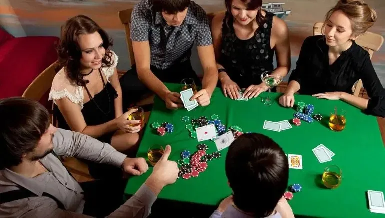 prostredi domaci poker hry