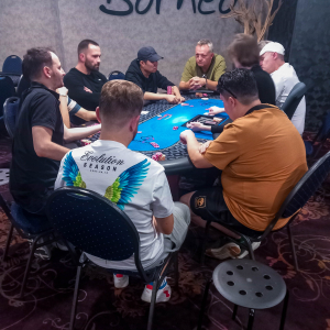 Showdown Poker Club: Středeční turnaj skončil dealem ve dvou