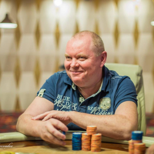 Šestici Čechů v Main Eventu WSOPC vede do třetího dne Petr Targa