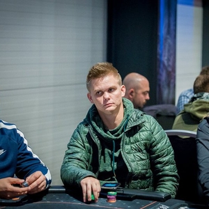 Druhý den WSOPE Openeru s 18 Čechy, nechybí zástupci PokerManu