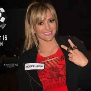 Nazdár, kluci! Kasey Mills vyhrála ve dvou dnech dva WSOPC prsteny!