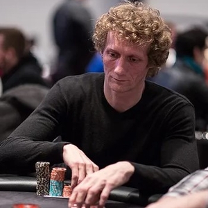 GCA: Josef Pavelka je chipleaderem finále Main Eventu Nuts Livepokeru!