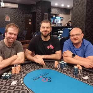 Showdown Poker Club: Nedělní ráno přineslo více než jeden úsměv na tváři!