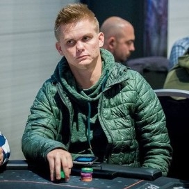 Card Casino Bratislava: V dopláceném Main Eventu vede 15 Čechů do druhého dne Tomáš Kolařík Card Casino Bratislava: V dopláceném Main Eventu vede 15 Čechů do druhého dne Tomáš Kolařík