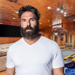 Dan Bilzerian prodava svou vilu v las vegas za více než pul miliardy korun Dan Bilzerian prodava svou vilu v las vegas za více než pul miliardy korun