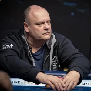 King’s Casino: Štefan a Havránek vedou českou devítku postupujících ze sobotních flightů ME PPT