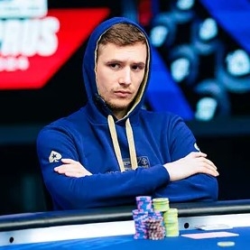 EPT Kypr: Roman Hrabec si ve večerním turbu zatočil o trofej a vyhrál 3.200.000 Kč! EPT Kypr: Roman Hrabec si ve večerním turbu zatočil o trofej a vyhrál 3.200.000 Kč!