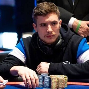 Páteční grind Romana Hrabce na EPT Kypr: $10k High Roller a chiplead v Mystery Bounty Páteční grind Romana Hrabce na EPT Kypr: $10k High Roller a chiplead v Mystery Bounty