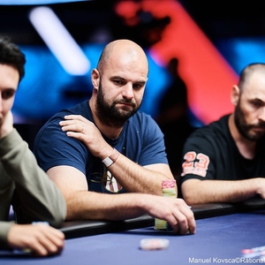 King's Resort Rozvadov: Pepa Šnejberg na dosah prstenu v 6-Maxu, 3 Češi postupují v Main Eventu King's Resort Rozvadov: Pepa Šnejberg na dosah prstenu v 6-Maxu, 3 Češi postupují v Main Eventu