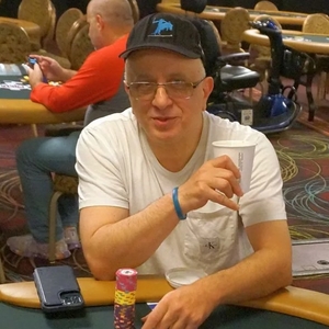 No konečně! Po 514 výhrách na WSOP Roland Israelashvili konečně získal náramek! No konečně! Po 514 výhrách na WSOP Roland Israelashvili konečně získal náramek!