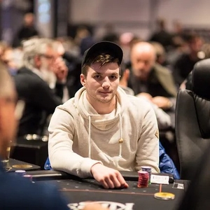 Grand Casino Aš: Domácí sestavu v GCA Masters vede po dvou flightech Dominik Matejka Grand Casino Aš: Domácí sestavu v GCA Masters vede po dvou flightech Dominik Matejka