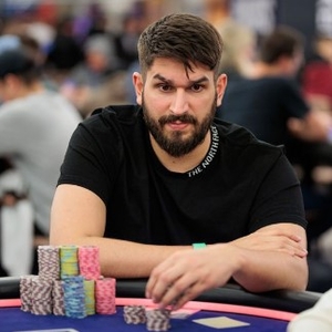 King's Resort: Patrik Jaroš a eMKey si dnes zahrají finále ME EAPT o Milion pro vítěze! King's Resort: Patrik Jaroš a eMKey si dnes zahrají finále ME EAPT o Milion pro vítěze!
