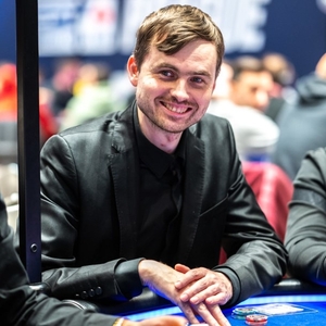 EPT Prague 2024 den 3: Z pátečních fligtů rekordního ME Eureky jde dál česká desítka, vedená Martinem Kabrhelem! EPT Prague 2024 den 3: Z pátečních fligtů rekordního ME Eureky jde dál česká desítka, vedená Martinem Kabrhelem!