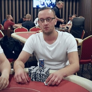 Go4Games Hodolany: Lukáš Mrózek v heads-up dealu High Rolleru Poker Fever Tour pobral balík Go4Games Hodolany: Lukáš Mrózek v heads-up dealu High Rolleru Poker Fever Tour pobral balík