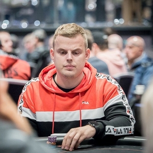 King's Resort: V $ZTO$ Super High Rolleru vede Čechy do dne 2 Jiří Noga, dva postupy v Main Eventu King's Resort: V $ZTO$ Super High Rolleru vede Čechy do dne 2 Jiří Noga, dva postupy v Main Eventu