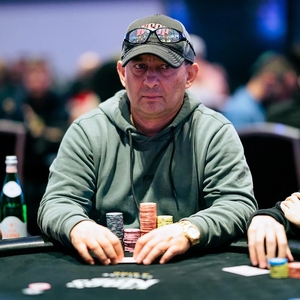 WSOP 2025:  Pepa Guláš postoupil v Top 10 do finálového dne $5.000 Seniors High Rolleru