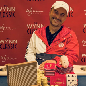 Michael Sklenička je bohatší o 47 000 000! Vyhrál poker turnaj  Wynn Summer Classic v Las Vegas!