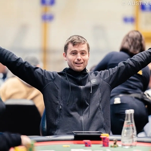 WSOP 2025: Žídek a Schuh postoupili do pátého dne Main Eventu, Kabrhel úřaduje v $50K High Rolleru