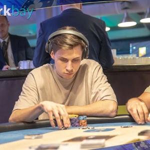 King's Resort: Sharkbay €1Million Main Event má prvního milionáře, 1D zdemoloval Flying AAces