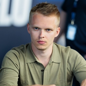 Ossi „Monarch“ Ketola: Bláznivý hráč pokeru, nebo geniální marketingový mág? Kde bere peníze? Ossi „Monarch“ Ketola: Bláznivý hráč pokeru, nebo geniální marketingový mág? Kde bere peníze?