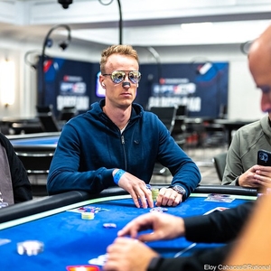 České naděje v Mini Main Eventu WSOPE: Pustina na chipleadu, Štěrba drží short stack