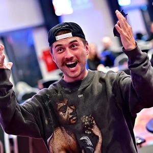 WSOPE: Michael Sklenička v čele €10.350 Main Eventu, záda mu kryje desítka českých obránců