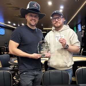 Showdown: Půlmilionová garance pokořena! Trofej bere po dealu Petr Adámek, největší odměnu urval Asatryan, Luckybird a Hanzlova na FT