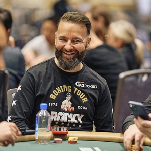 Negreanu si na Bahamy přivezl golfové hole, ale pokerový um nechal doma