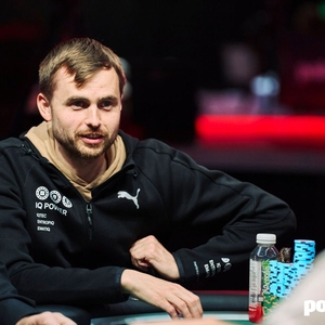 Martin Kabrhel je aktuálním chip leaderem historického turnaje WSOP Paradise, Kubaliak je druhý