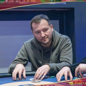 King’s Resort: Český kvartet z 1B IPS Main Eventu vede Michal Mrakeš