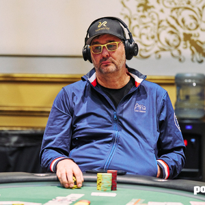 Pokerový dědek Hellmuth nese kůži na trh: Má 1,5 milionu a strach v očích