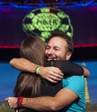 Daniel Negreanu s př&iacute;telkyn&iacute; Laurou