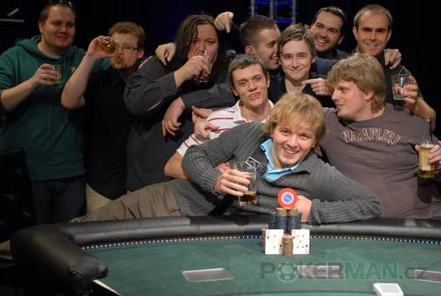 Artur Rudziankov jako vítěz České Pokerové Tour