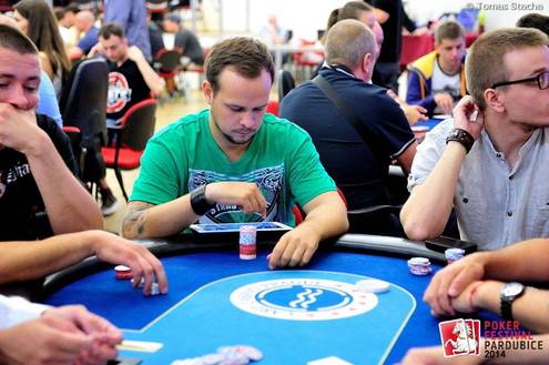 Jakub Vale&scaron; v &uacute;vodn&iacute;m hrac&iacute;m dni pardubick&eacute; PokerTour.pl