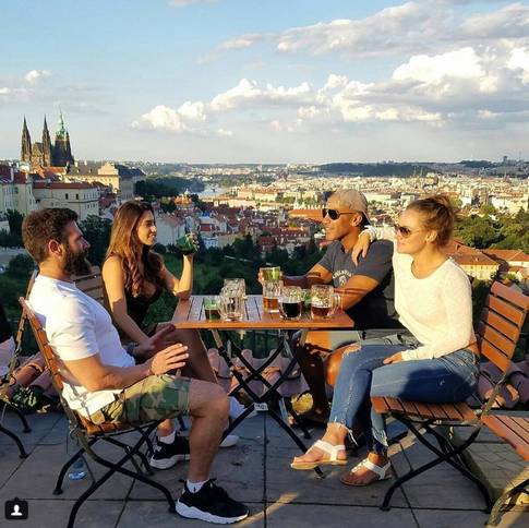 dan bilzerian navštívil prahu