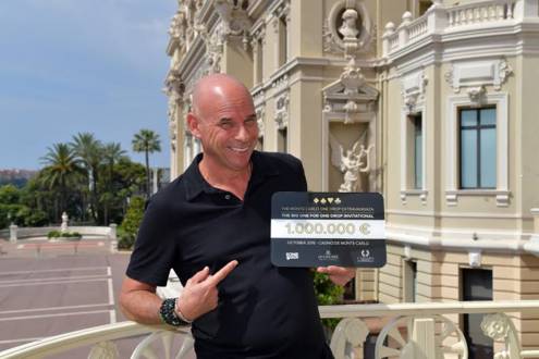 Guy Laliberté si zahraje na pošťáka, takovéto pozvány bude v příštích měsících rozdávat Guy Laliberté si zahraje na pošťáka, takovéto pozvány bude v příštích měsících rozdávat