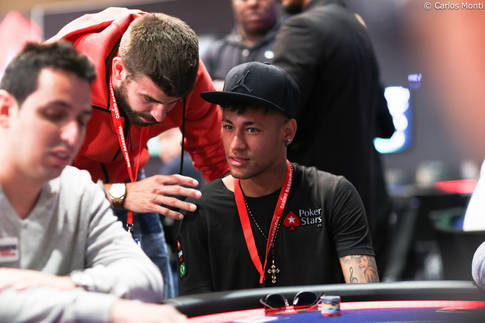 Gerard Piqué a Neymar Gerard Piqué a Neymar