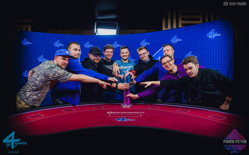 Fin&aacute;lov&aacute; dev&iacute;tka Poker Fever Main Event