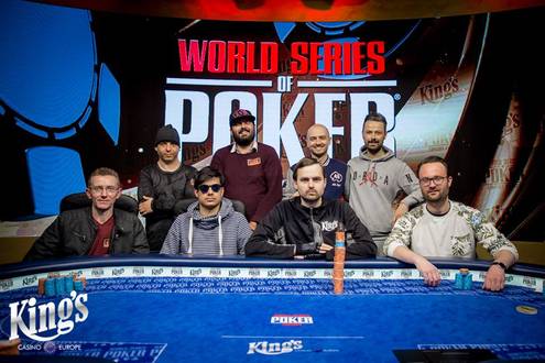 Osmička finalistů Main Eventu WSOPC