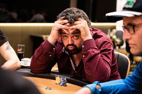 Záznam: Unikátní MaxiTip Poker Tour Cashgame s blindy 200 Kč/500 Kč Záznam: Unikátní MaxiTip Poker Tour Cashgame s blindy 200 Kč/500 Kč