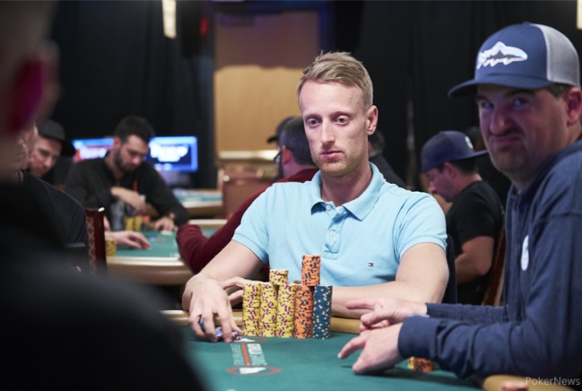 65 bb, lehký nadprůměr. Vlastimil Pustina postoupil do 5. dne Main Eventu 65 bb, lehký nadprůměr. Vlastimil Pustina postoupil do 5. dne Main Eventu
